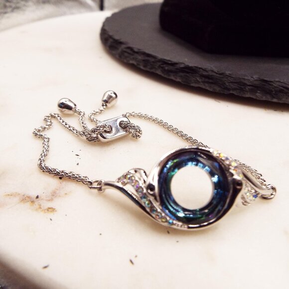 KAYE LYNN FABULOUS RAINBOW FACETED CRYSTAL OPEN CIRCLE SILVERY BOLO BRACELET 18 - Picture 4 of 4